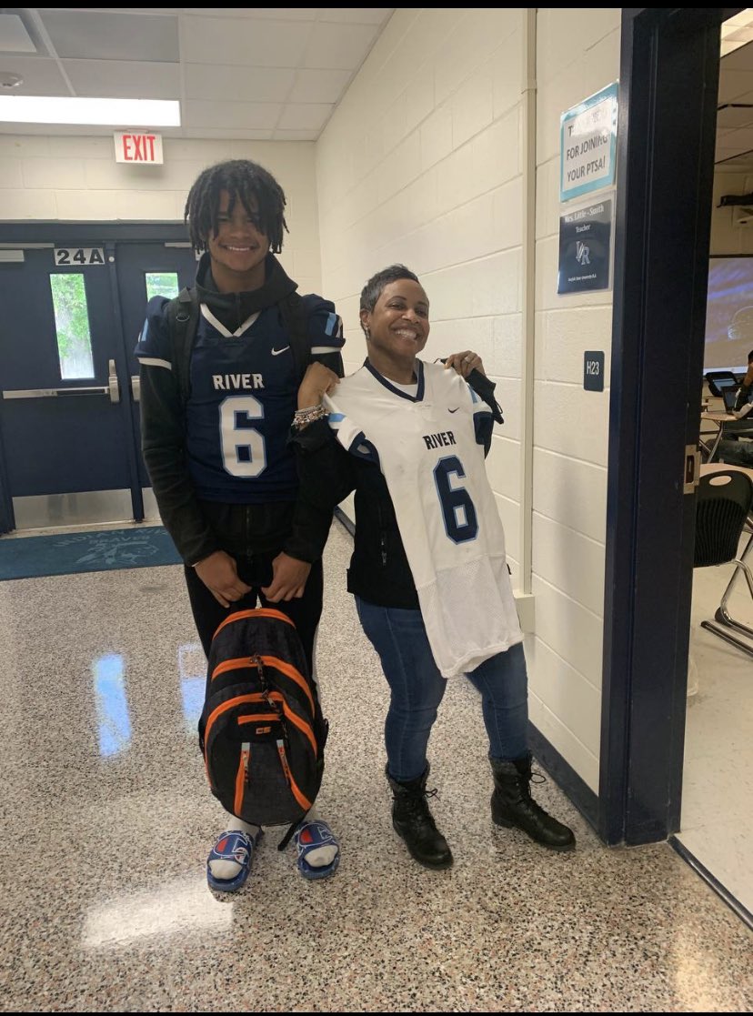 IRHSfootball's tweet photo. It’s HOMECOMING here at the RIVER! We appreciate our faculty and staff!
#EARNIT #OneBrave https://t.co/Tg7j6C1a9u