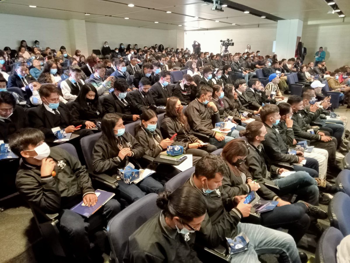 ERamirezMV's tweet photo. #SENAConLasEmpresas #AEstaHora Inicia conferencia Precedida por Francisco Suárez Cano, denominada “ METAVERSO - Océano Azul de Oportunidades” #TecnologíaEnElCampo  #SENAConLasEmpresas https://t.co/Bm7dsXBEZp