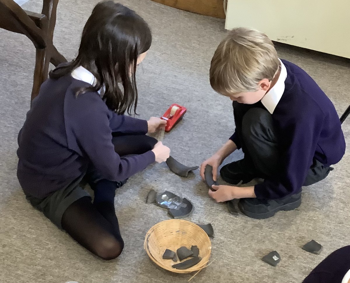 Fulfen_Primary's tweet photo. Year 4 trip to Tamworth Castle. #lovinghistory #anglosaxons #tamworthcastle https://t.co/sXhSw7fygc