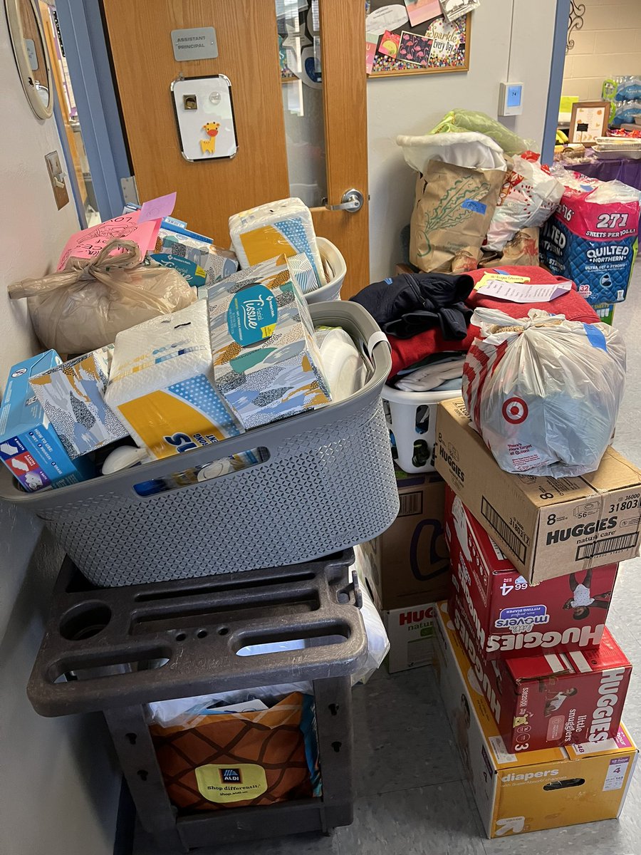 VESMrsRuff's tweet photo. Our VES families have come together to help support our Vipers. Items were collected and given to families and staff in need. Thank you to all who donated! #Viperstrong @VineyardsVipers @collierschools https://t.co/8rM0hbpPlA