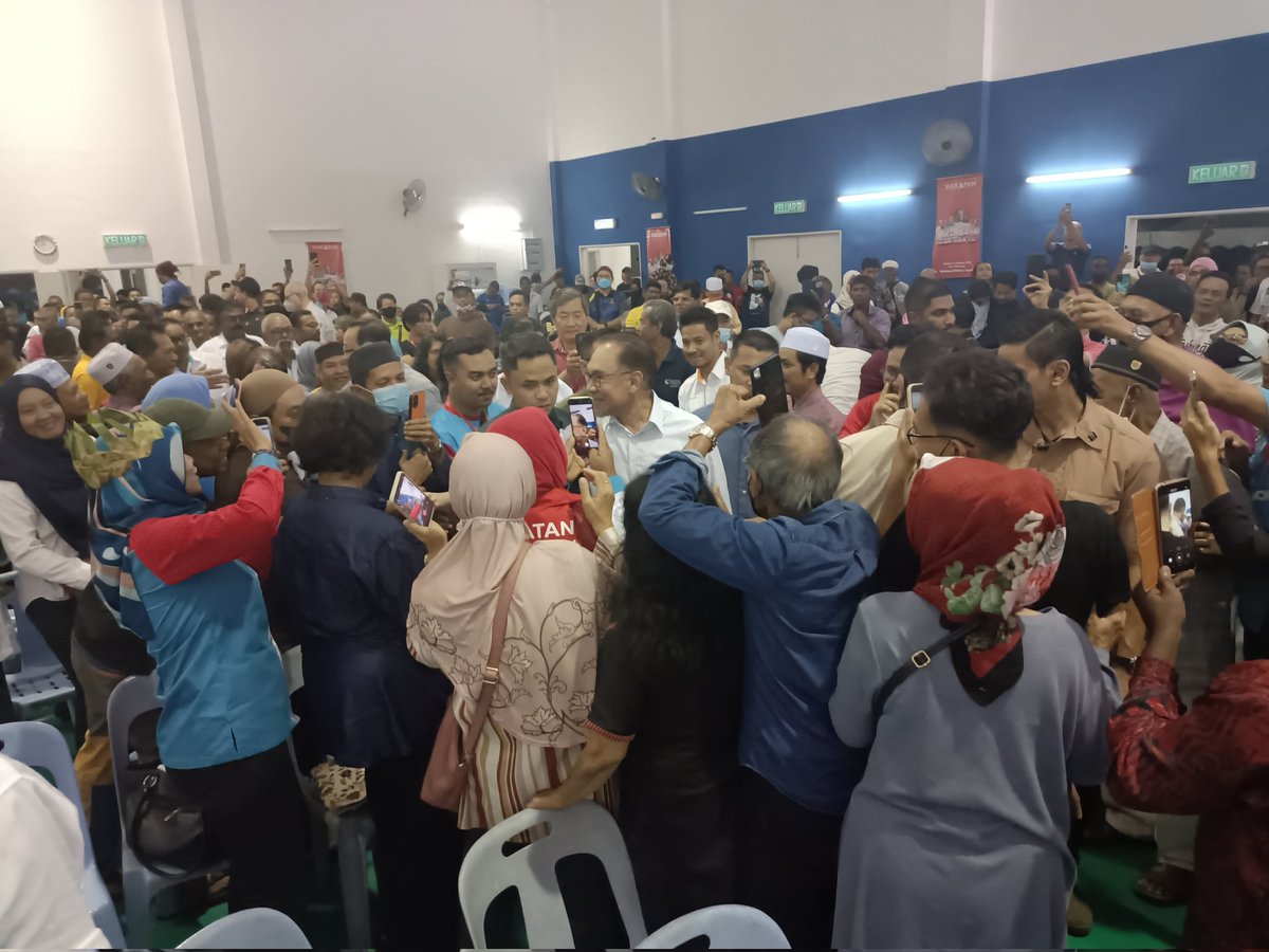 SandreaNg's tweet photo. Baru-baru ni ramai yang tanya saya: jadi ke DS @anwaribrahim tanding di Perak? Mari kita cuba dapatkan jawapan melalui amanat beliau dlm Jelajah Nadi Rakyat Parlimen Tapah malam ni. FB live: https://t.co/5KMNe4yngX https://t.co/Bc6MFtCMeo