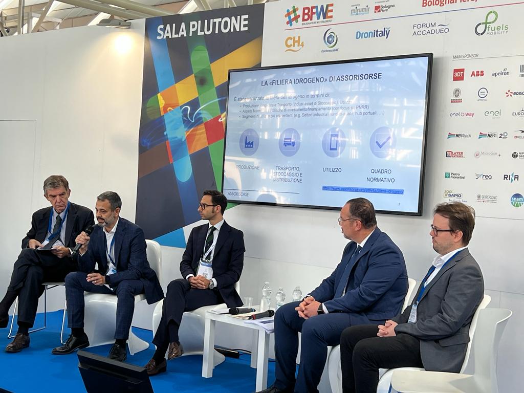 📣News da #HESE
Bisogna intervenire su tre dimensioni: Mercato, Quadro normativo, Tecnologia. È necessario lavorare per migliorare le opzioni attuali in termini di costi ed efficienza. Evento in collaborazione con <a href="/Assorisorse/">Assorisorse</a>