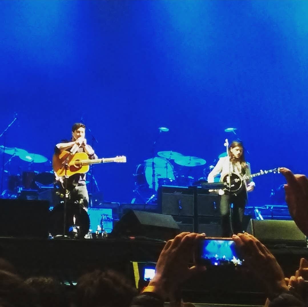 Lou_Forero's tweet photo. @laxmasmusica @themusicpimp @dirtydahiana @SalazarRadioDJ En el 2012 estaba entregada a Mumford and Sons (cuando los pusieron en La X hasta más no poder) y luego pude verlos en el FEP y cantar a grito herido I Will wait, entrenada por uds 🧡 https://t.co/GYHO6eeeSy