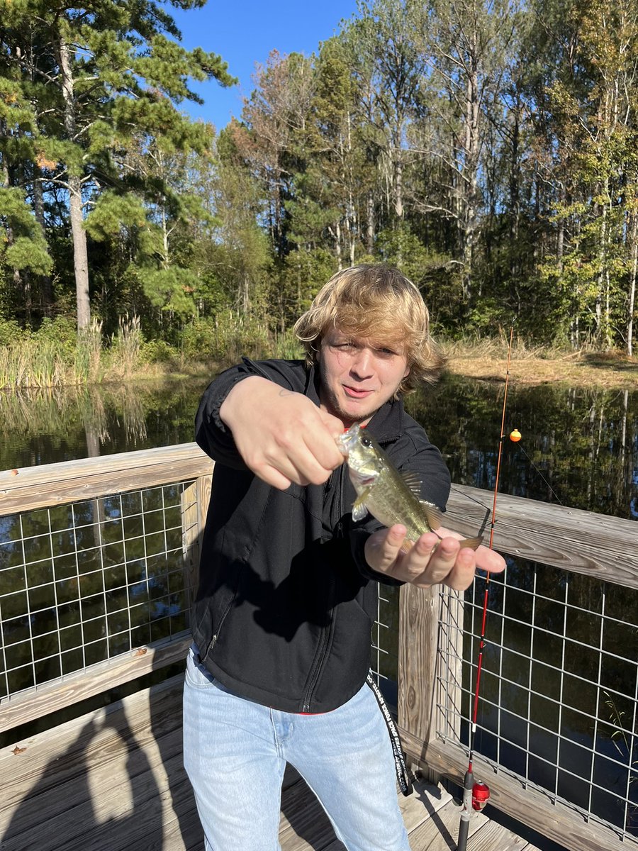 BethBowersMHS's tweet photo. Bill Dance eat your heart out! 🐠Enviro classes @MunfordHigh took full advantage of our campus ponds to analyze food webs and Hilton caught this “massive” 🤪🤪bass in the process! #ForewardEver https://t.co/u6eWPmogDv