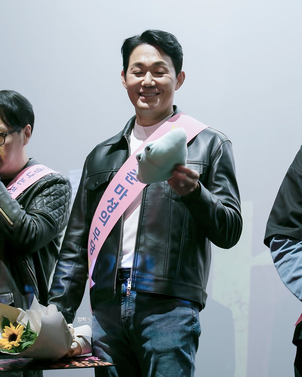 woong_pic's tweet photo. 221012 ๋๋ฌด๊ฐ ๋ฌด๋์ธ์ฌ
์ด๊ฑฐ ์์ ๊ฐ์ค๋ฆฌ ๋ค์ปท ๐ฅบ ใฑใ
ใ
#๋๋ฌด๊ฐ #๋ฌด๋์ธ์ฌ #๋ฐ์ฑ์
https://t.co/4hBvS7JcyH
