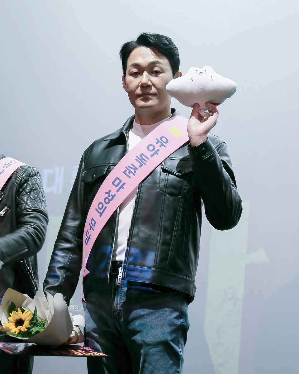 woong_pic's tweet photo. 221012 ๋๋ฌด๊ฐ ๋ฌด๋์ธ์ฌ
์ด๊ฑฐ ์์ ๊ฐ์ค๋ฆฌ ๋ค์ปท ๐ฅบ ใฑใ
ใ
#๋๋ฌด๊ฐ #๋ฌด๋์ธ์ฌ #๋ฐ์ฑ์
https://t.co/4hBvS7JcyH