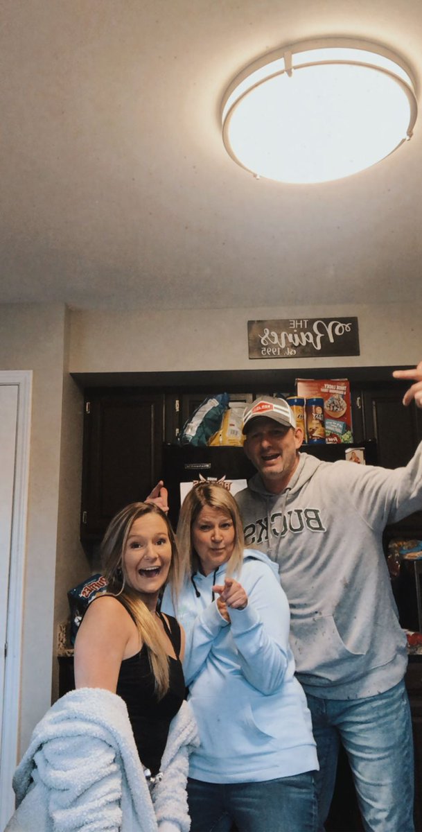 ellieraines0's tweet photo. It’s my favorite persons 50th today🥳 I love you dad, U always tell me to stop getting old, so i’m telling u now😝Thank you for all that you do, it never goes unnoticed. I miss you and wish I could celebrate with u today! U will forever receive the best father award♥️@ClinicKen https://t.co/n2K2J41eYQ