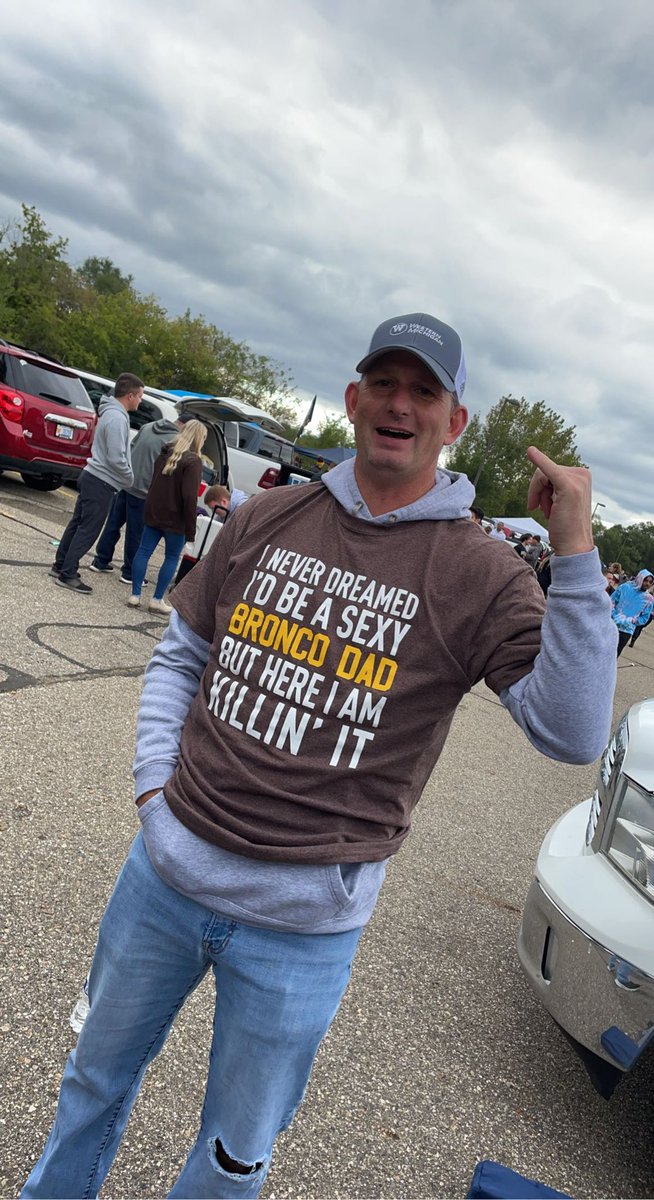 It’s my favorite persons 50th today🥳 I love you dad, U always tell me to stop getting old, so i’m telling u now😝Thank you for all that you do, it never goes unnoticed. I miss you and wish I could celebrate with u today! U will forever receive the best father award♥️<a href="/ClinicKen/">Ken Raines</a>