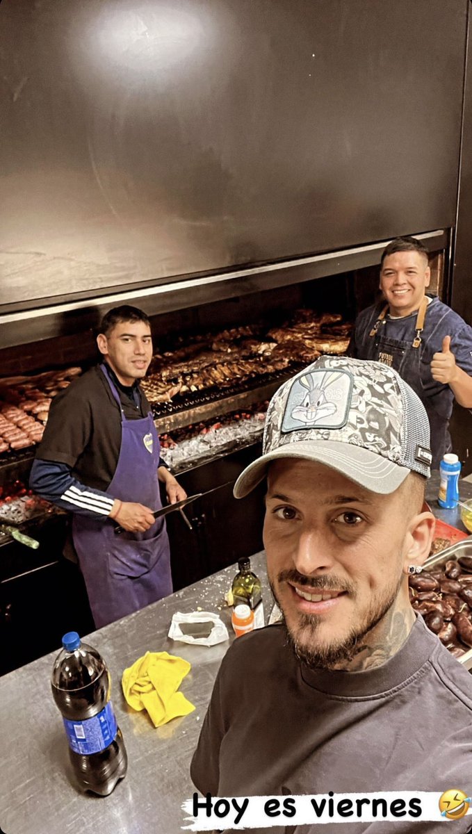 BocaJrsOficial's tweet photo. ¿Qué pasa los viernes, Pipa? 😏
Asado 🥩🔵🟡🔵

📸 https://t.co/CC1ILYHBAb https://t.co/tWycGrvJgn