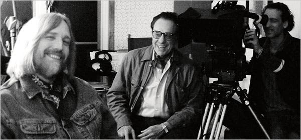 GeorgiosMasman2's tweet image. “Music is probably the only real magic I have encountered in my life.There&apos;s not some trick involved w/it.It&apos;s pure&amp;amp;it&apos;s real. It moves, it heals, it communicates&amp;amp;does all these incredible things”
#OnThisDay 2007 #TomPetty #DOCUMENTARY_FILM #RunningDownADream #NewYorkFilmFestival