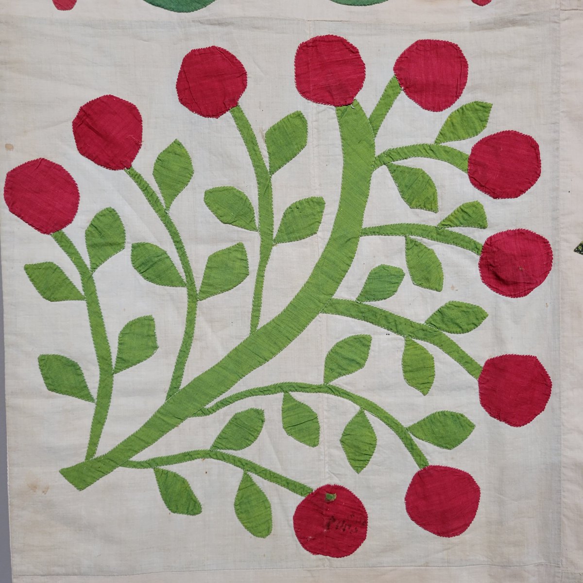 NatQuiltMuseum's tweet photo. We get a glimpse into history through each of the quilts that make up Harold Mailand’s exhibition “Confessions of a Textile Conservator” here through Jan, 17, 2023.

Album, circa 1850
Western Maryland
67”x67”, #appliqué, blocks pieced by different hands

#quilting #quilt https://t.co/waMYkvoOkS