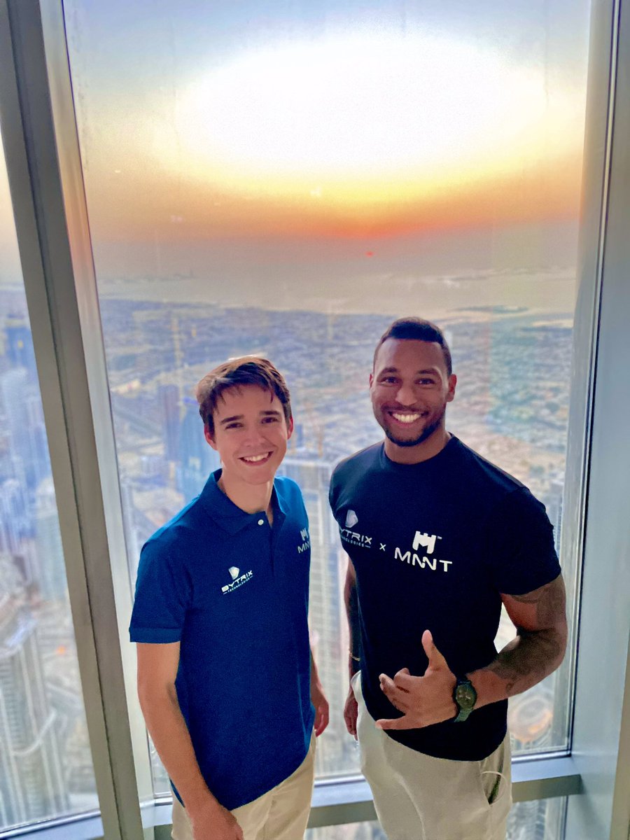 Team Chemistry is HIGH in the tallest building on the planet #BurjKhalifa 

@NightElemental