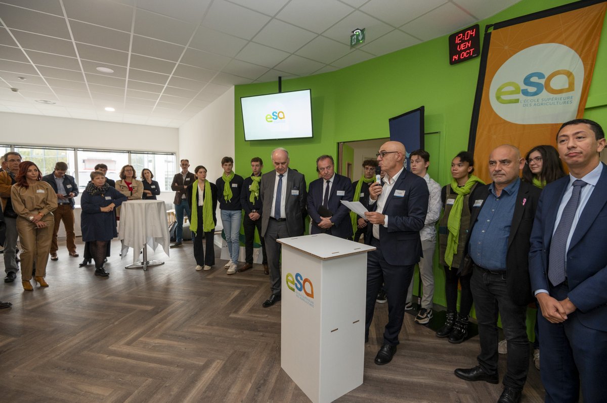 Le @Groupe_ESA poursuit son rayonnement ! 
L'école inaugurait ce matin son nouveau campus parisien à #SQY🌱
Ce campus accueille les 3 premières années de l’école d’ingénieur et le bachelor agroécologie et systèmes alimentaires. 
En savoir plus 👉 groupe-esa.com/?post_type=eve…