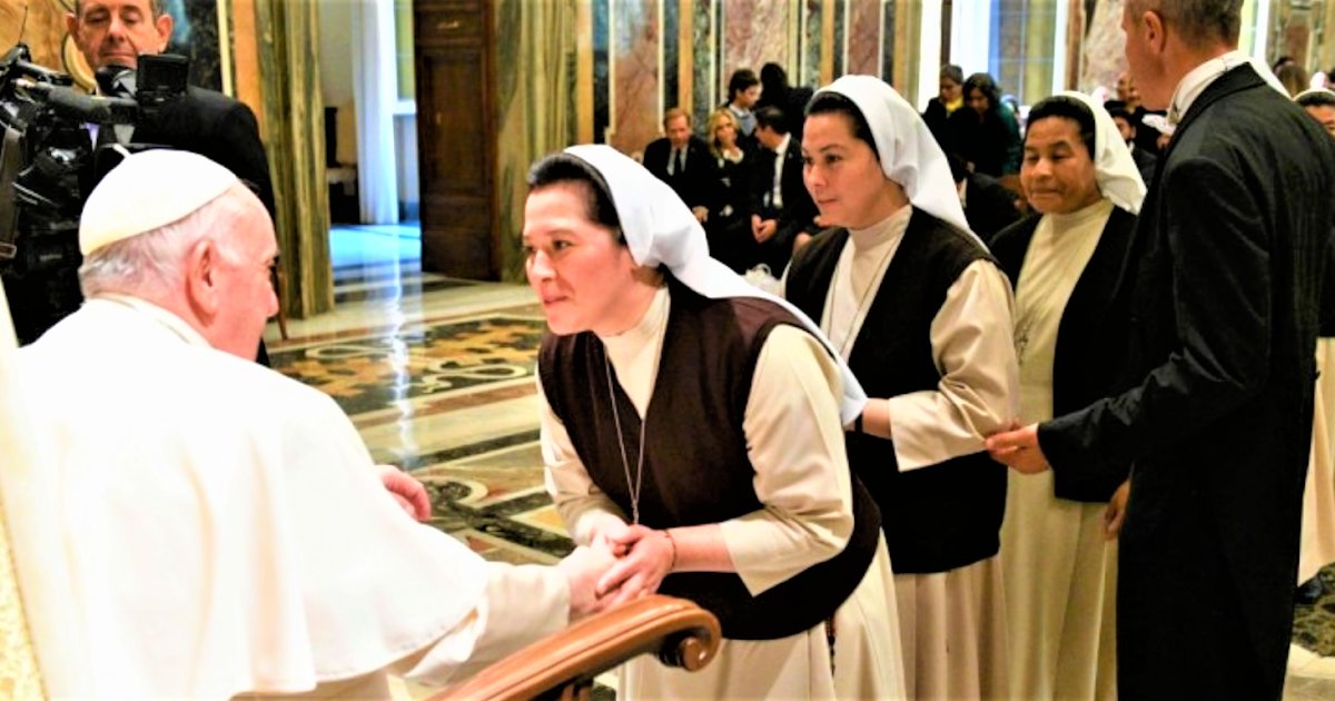catholicnews1's tweet photo. #Pope Francis Recommends Witness of #Martyrs saying "The cross of Jesus is the cross of all and it is the cross of the Church as the body of Christ, which follows him to the point of sacrifice." FULL TEXT
 https://t.co/if8N5R3vTO https://t.co/7RIKc7jhmF
