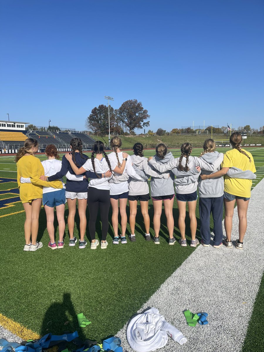 tallmadge_xc's tweet photo. Suburban League Championship week! #SpiritWeek #Day5 #FastBraidFriday #BlueAndGold #TallmadgeXC https://t.co/7o9M2o1aYp