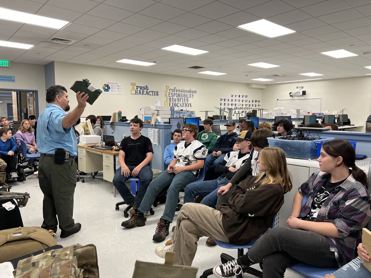 DEVCOM_SC's tweet photo. Thank you @TriCountyRVTSD for hosting the #ScienceBehindTheSoldier! #SoldierCenterSTEM #TeamDEVCOM #STEM #ForgeTheFuture https://t.co/lh5iwYhasD