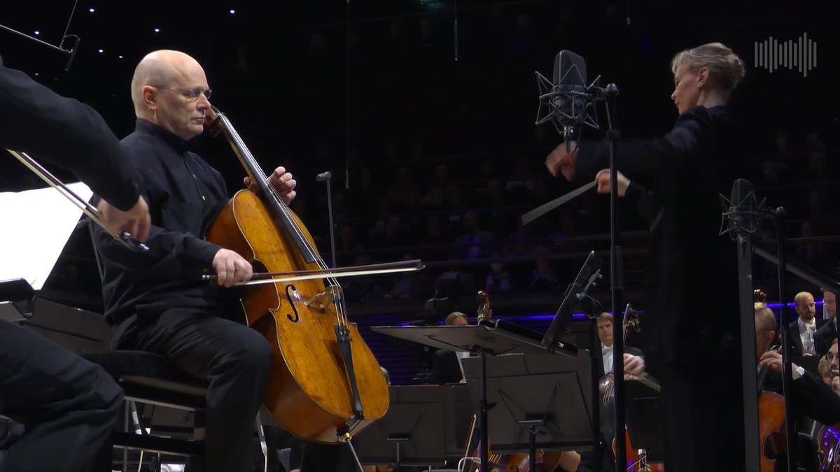 Fantastic #livestream celebrating the 70th birthday of composer Kaija #Saariaho. Below, cellist Anssi Karttunen in 'Notes on Light' (2006) with conductor @MalkkiConductor and @HelsinkiPhil. As usual, audio and video are state-of-the-art

#Finland #Helsinki #newmusic https://t.co/6RN8PDFOvd