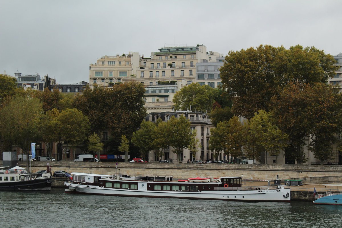 levanskaap's tweet photo. paris,  14 / 10 / 2022 https://t.co/BjJF5WIUDO