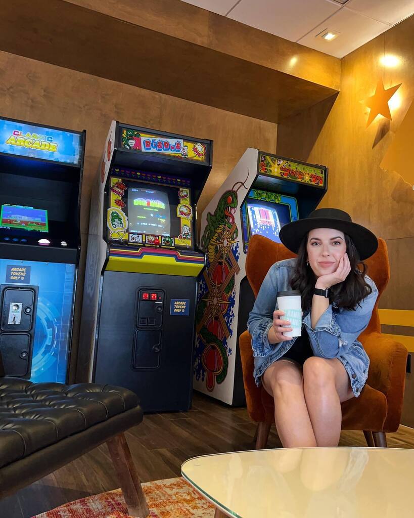 chelseapearl's tweet photo. Come for the sun, stay for the retro vibes! ☀️ @theramblermotel in Chula Vista was my first pick for my SD trip because of the affordable price (hello, solo travel), it was away from the convention center chaos, and just look at all the retro arcade mach… https://t.co/k4pCstEZu7 https://t.co/IcIOchcHR3