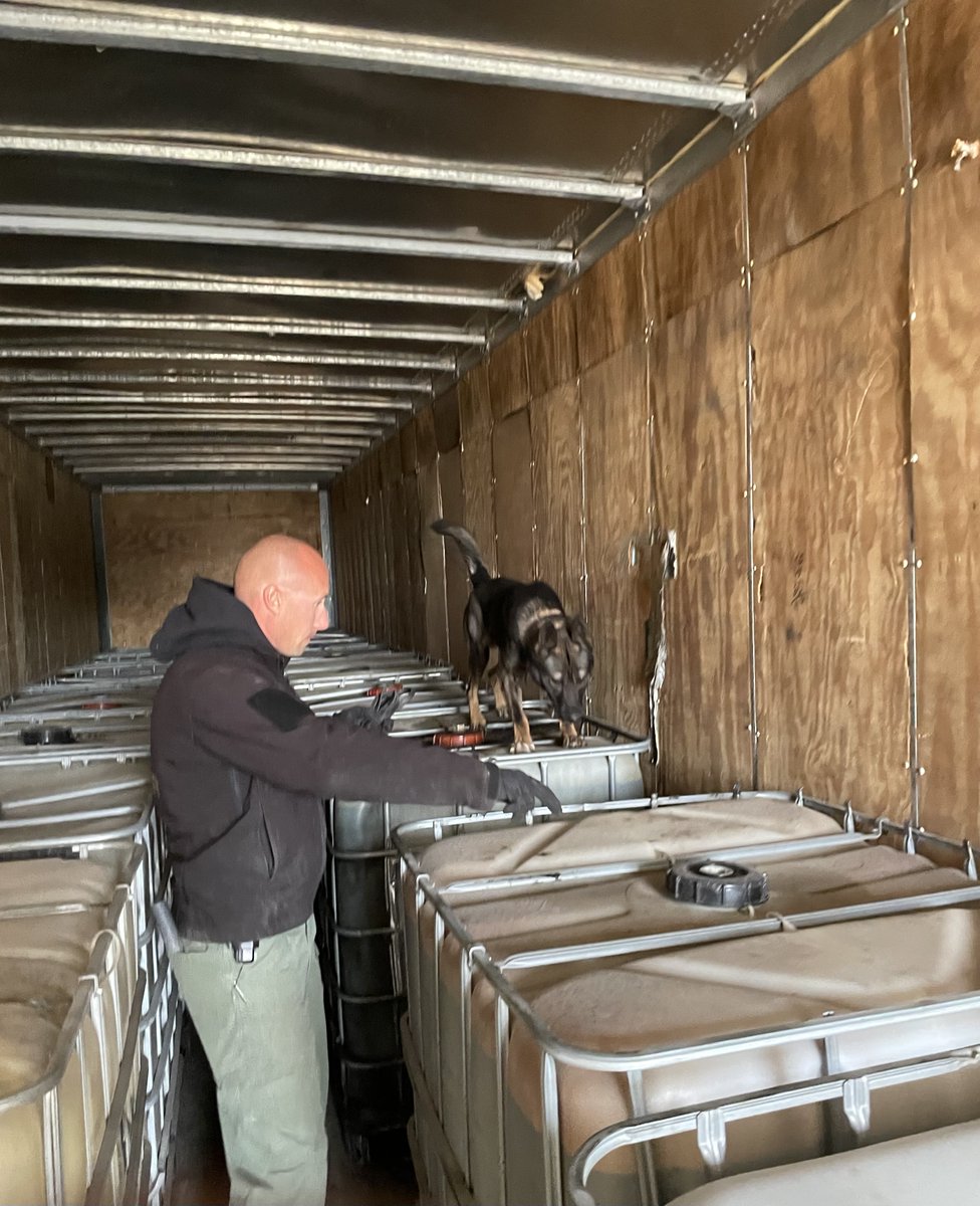 MnDPS_MSP's tweet photo. Our State Patrol drug K-9 teams completed their annual certification and training in Mankato this week. The teams searched for hidden drugs in a semi-trailer, in luggage and on buses. All of the MSP K-9 teams passed without missing anything! https://t.co/MuhenRGHzY