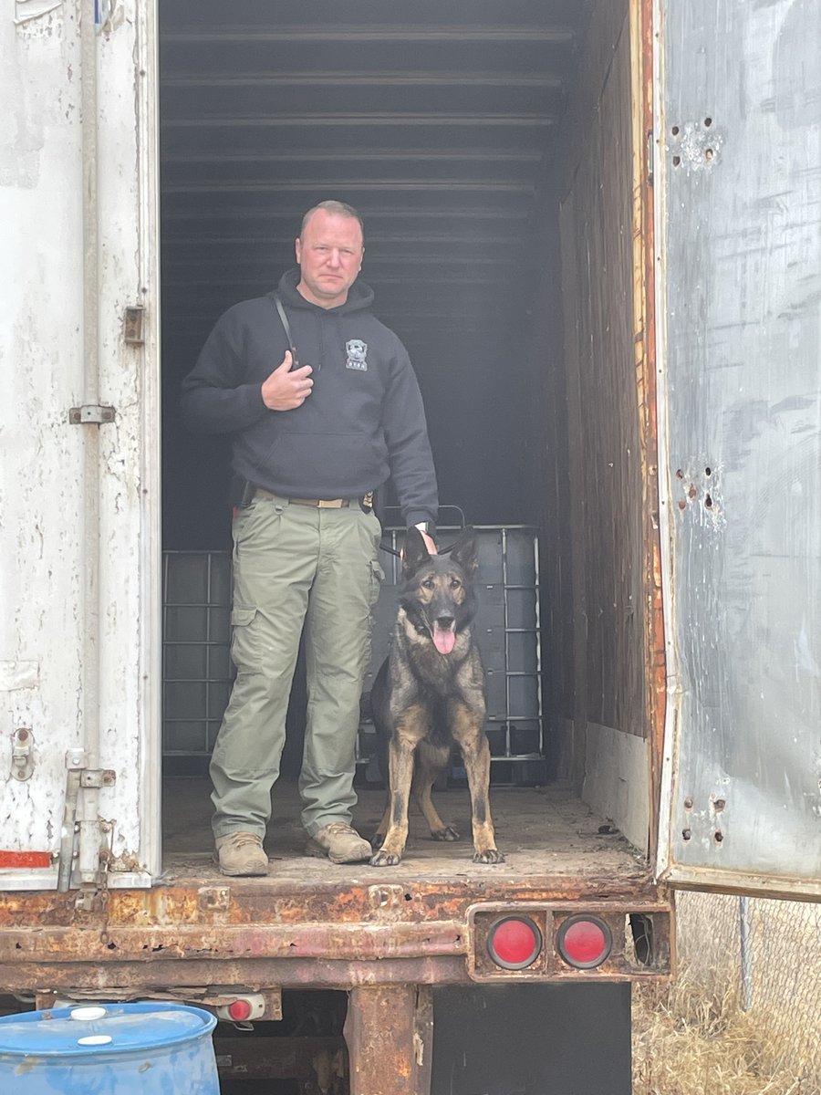 MnDPS_MSP's tweet photo. Our State Patrol drug K-9 teams completed their annual certification and training in Mankato this week. The teams searched for hidden drugs in a semi-trailer, in luggage and on buses. All of the MSP K-9 teams passed without missing anything! https://t.co/MuhenRGHzY