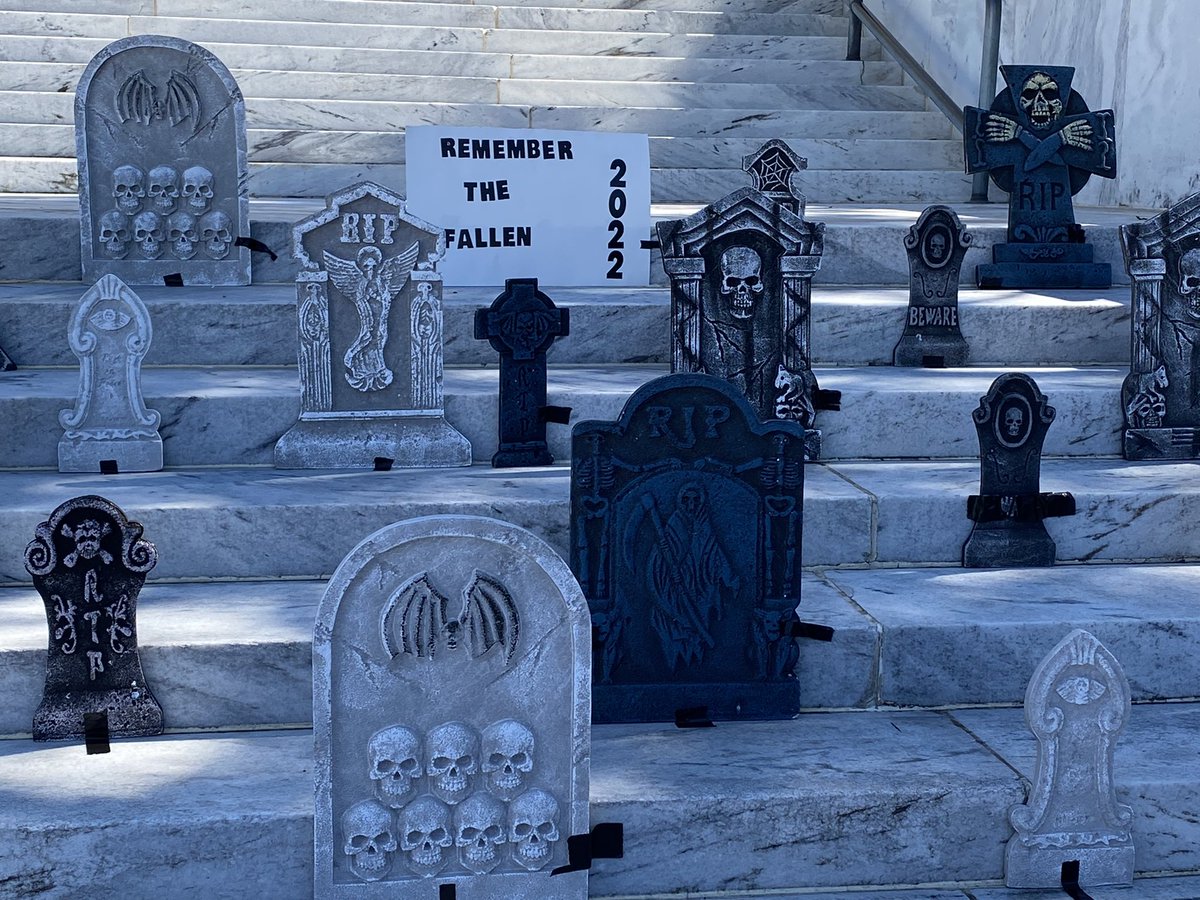 BSW_Advocacy's tweet photo. What’s spookier than injustice? Hope you’re here at the #breakeverychainrally supporting our guys and thanks everyone for your support. Let’s keep fighting! #breakeverychainrally #adoc #rememberthefallen #nojusticenopeace #nopaynofreelabor #inmaterights https://t.co/EUqWbkNEGY