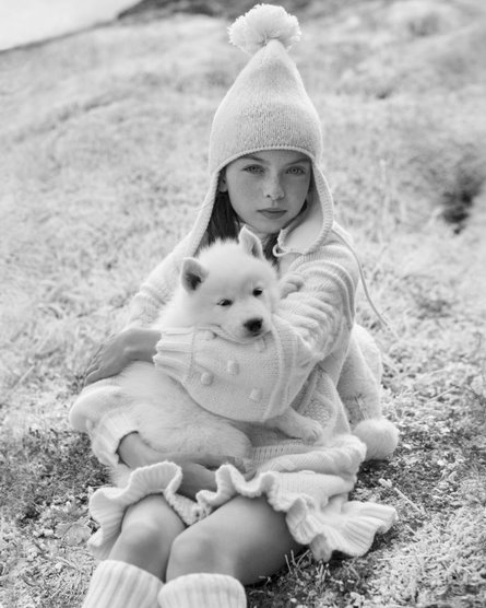 zarait's tweet photo. NORDIC WANDERERS. CAMPAGNA FW’22
Capispalla e capi sportivi con gonne in tulle e maglioni jacquard creano un contrasto di texture e mood, in collezione anche morbidi cappotti e ballerine in eco-pelliccia e cuffie da neve #zaracampaign #zarakids https://t.co/yrZeULtc3U https://t.co/DrEk9SBdjS