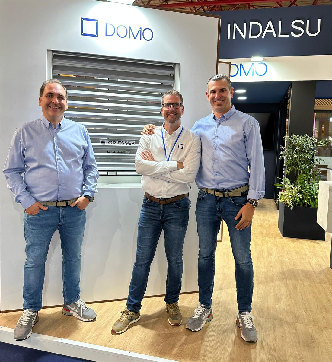 DOMObyINDALSU's tweet photo. 👋🏻Finalizada la segunda jornada de #CONCRETA2022.
Agradecemos a @GriesserIB su visita a nuestro stand. Os mostramos el hueco perfecto donde el equilibrio de la eficiencia, diseño y confort de la #DOMO79RT se fusiona con la persiana graduable #Metalunic.
¡Nos vemos mañana! 👋🏻 https://t.co/C7uGdRTQqg