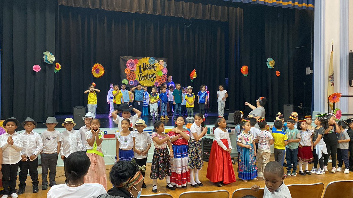 kiel_mrs's tweet photo. Still going strong here at CES! #goodtogreat @opssocstu @ops_district @MrsCastroAguir1 @CSBENTO1 @Gerald_Fitzhugh @CentralSchool33 https://t.co/BjC9TNmODz