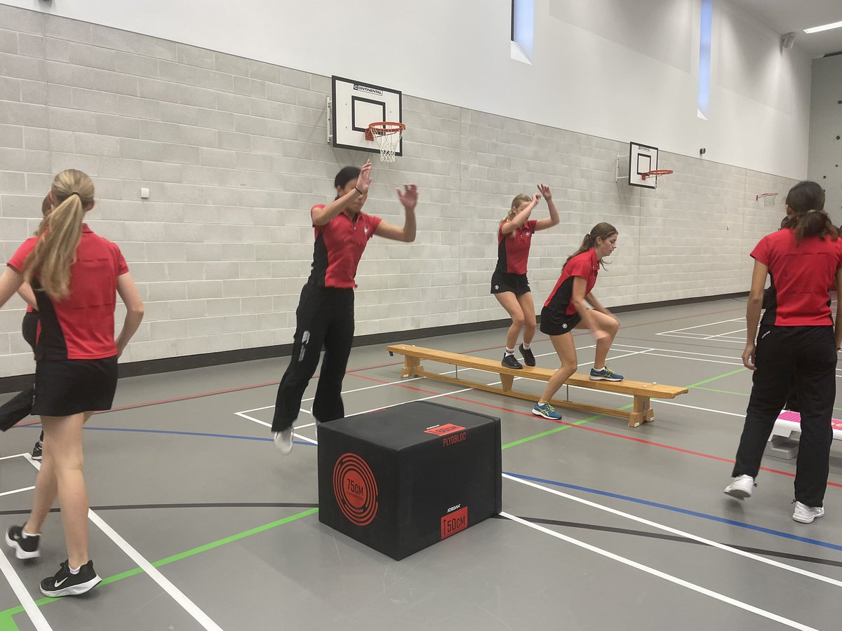 GandLSport's tweet photo. Great work from our Senior Netball teams working on their ups both in attack and defence #plyometrictraining #reachforyourgoals https://t.co/abwxZiqixL