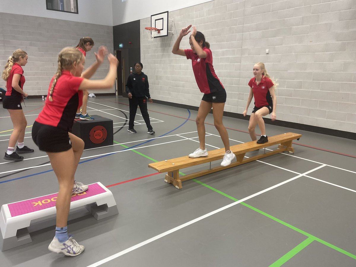 GandLSport's tweet photo. Great work from our Senior Netball teams working on their ups both in attack and defence #plyometrictraining #reachforyourgoals https://t.co/abwxZiqixL