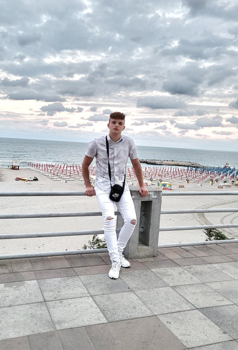 robert_traian1's tweet photo. 🏖🥵 https://t.co/A6Y6PqqcpZ