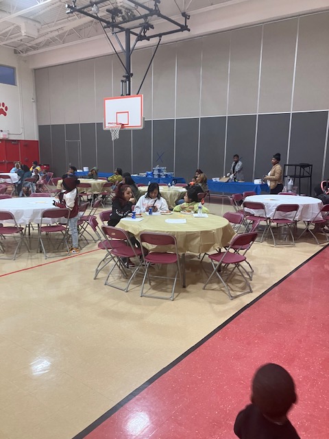 super_hsdist's tweet photo. It was a great night at @SchrumSpartans and @HooverHounds, the Hispanic Heritage Festival at Schrum, and Scavenger Hunt at Hoover.  Good things are happening at @Hsdist157.  @curric_hsdist #whatifhsdist157 https://t.co/ZY4AIRDU0i