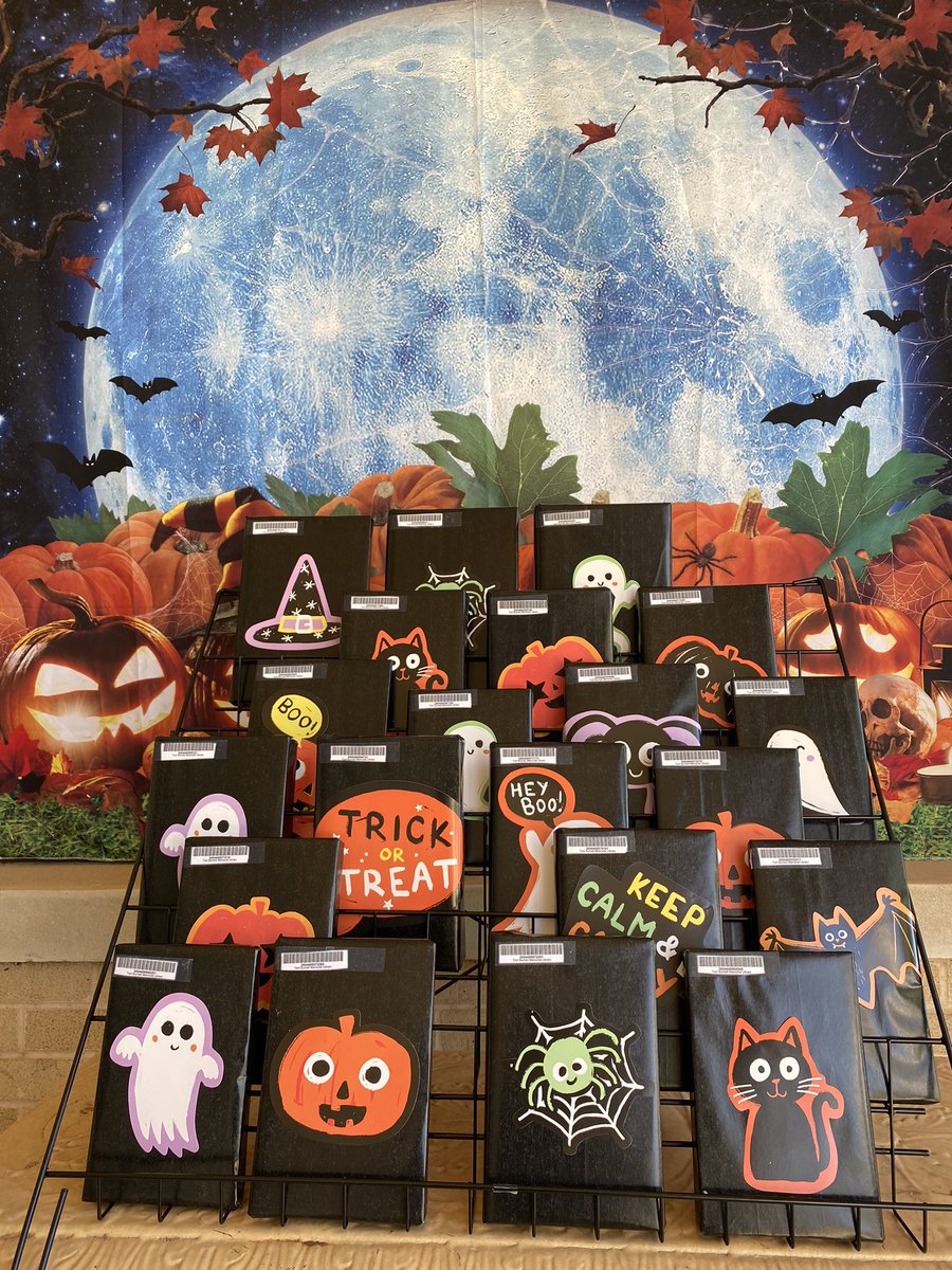 TBMLibrary's tweet photo. Come check out our Halloween surprise reads and selfie station!👻🎃💀 https://t.co/hgPRZ5gu6o