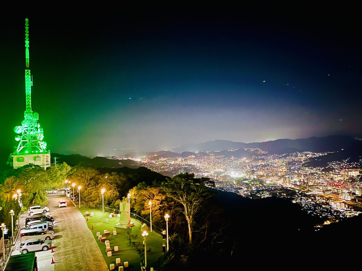 irago237's tweet photo. 稲佐山展望台から望む長崎の夜景..
画像だけではこの感動は伝えられません..😭💦 https://t.co/jBq2jEh9Ek