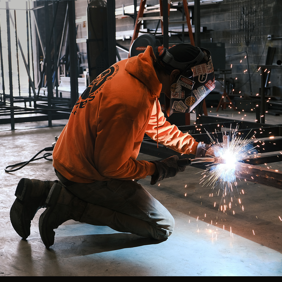 Chamberswelding's tweet photo. We’ve got some large scale shipping crates we’ve been working on for a customer this week.

We proudly custom fabricate everything locally right here in Chattanooga. Reach out to us if you’d like a free quote. 423-401-0422

#Chattanooga #MetalWork #Crate #ShippingCrate #Welding https://t.co/UlqOAVxmDl