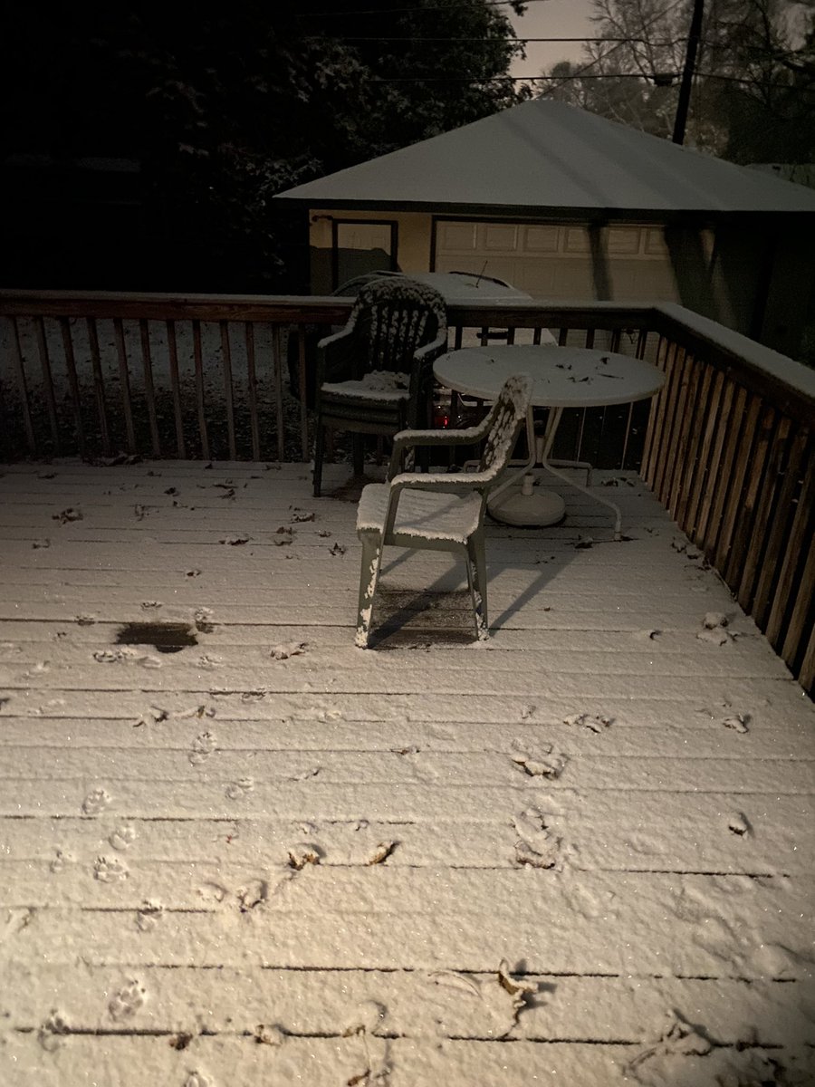 TheEmmer's tweet photo. @XytaMidnyte Good morning from St Paul, Minnesota- where it snowed overnight…🙄 https://t.co/keIjBDctd6