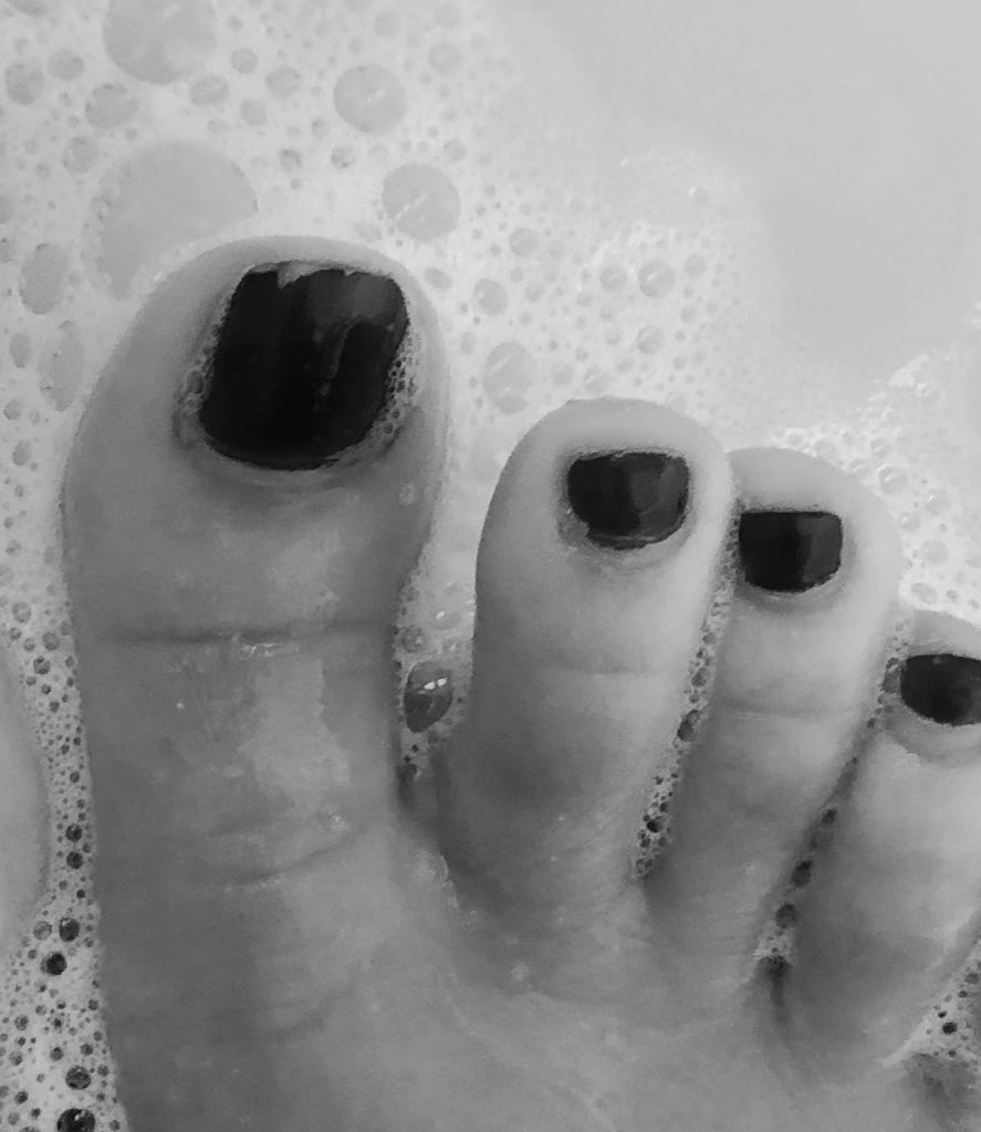 LuFeFeet's tweet photo. Bath Friday, photos, video and new content…FULL COLOR 🦶🔥#feetpicsforsales #FeetFridays #feetfinder 
subscribe to my Only Fans 

https://t.co/MTeqMcLFmu https://t.co/Rz6Hya6wby