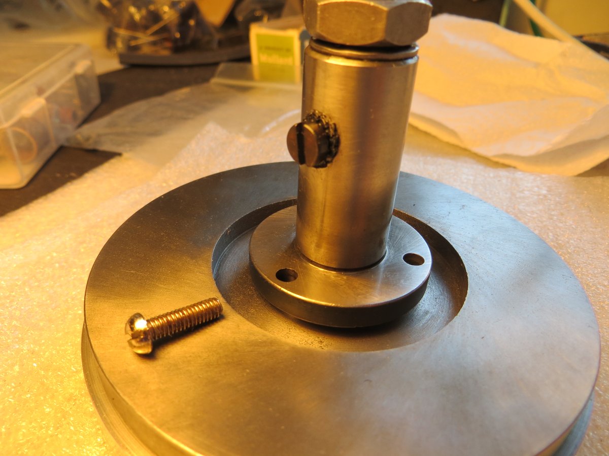 effectrode's tweet photo. Newly machined magnetic drum locking screw installed - much better than the 4BA round-head screw that someone had jammed in there! #binson #echorec #tapeecho https://t.co/fEp24F4eRr