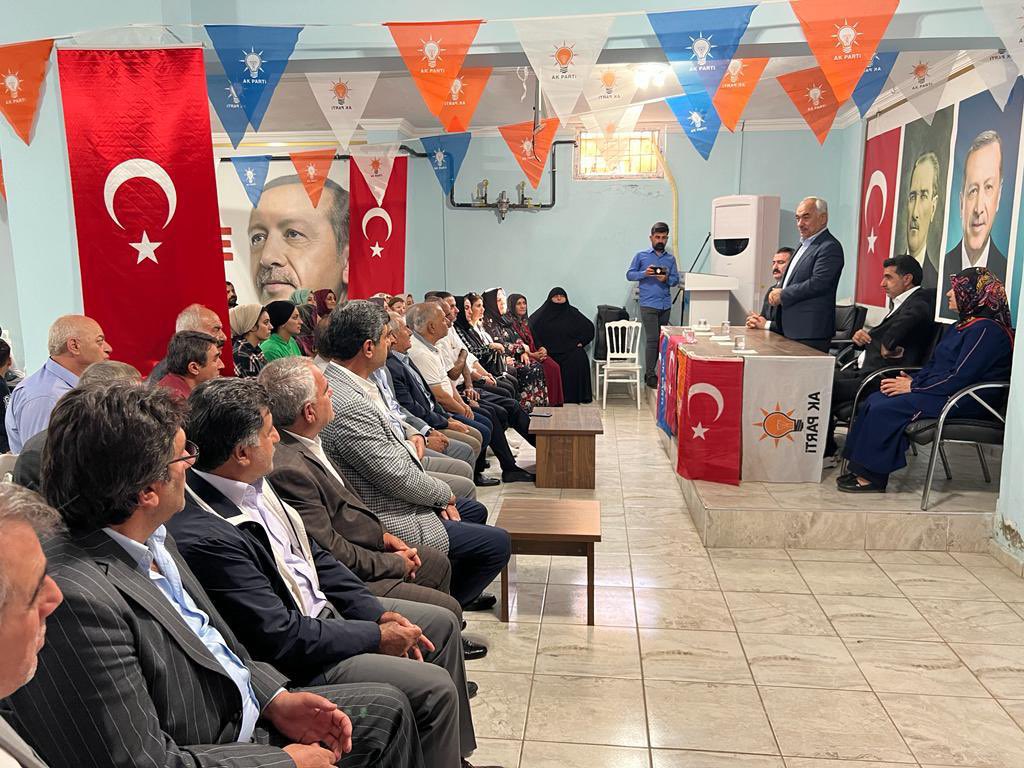 BismilAkgenclik's tweet photo. İçişleri Bakan Yardımcımız Sn.Mehmet Ersoy,İlçe Teşkilatımızı Ziyarette bulunarak;

15 Ekim tarihinde Cumhurbaşkanımız, Sn.Recep Tayyip Erdoğan’nın katılımıyla gerçekleşecek olan toplu açılış programı öncesinde İstişare ve koordinasyon toplantısı gerçekleştirdik
#ReisGeliyor https://t.co/mRukqd24hK