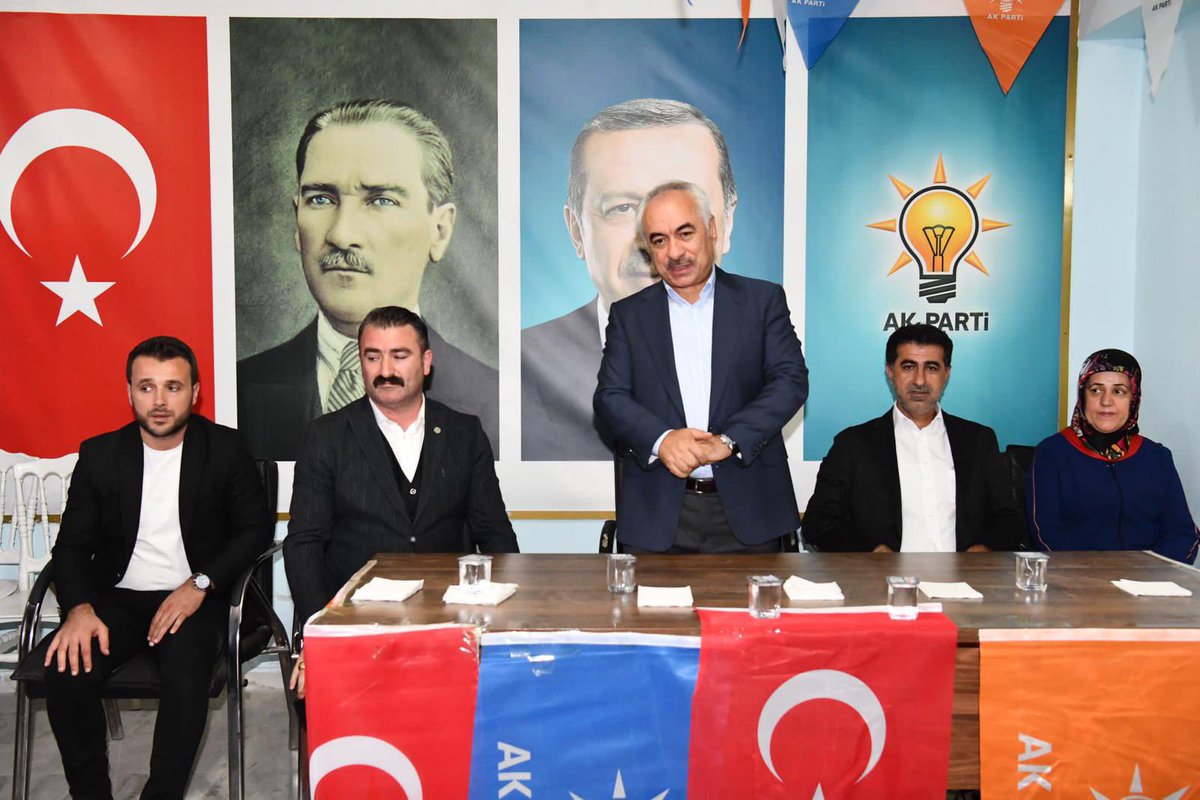 BismilAkgenclik's tweet photo. İçişleri Bakan Yardımcımız Sn.Mehmet Ersoy,İlçe Teşkilatımızı Ziyarette bulunarak;

15 Ekim tarihinde Cumhurbaşkanımız, Sn.Recep Tayyip Erdoğan’nın katılımıyla gerçekleşecek olan toplu açılış programı öncesinde İstişare ve koordinasyon toplantısı gerçekleştirdik
#ReisGeliyor https://t.co/mRukqd24hK
