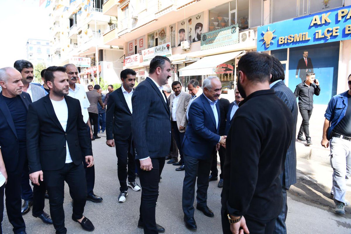 BismilAkgenclik's tweet photo. İçişleri Bakan Yardımcımız Sn.Mehmet Ersoy,İlçe Teşkilatımızı Ziyarette bulunarak;

15 Ekim tarihinde Cumhurbaşkanımız, Sn.Recep Tayyip Erdoğan’nın katılımıyla gerçekleşecek olan toplu açılış programı öncesinde İstişare ve koordinasyon toplantısı gerçekleştirdik
#ReisGeliyor https://t.co/mRukqd24hK