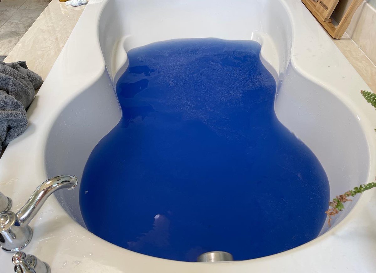 LushaLot2002's tweet photo. My Tub Demo Video is up for the New @lushcosmetics ‘Screamo’ Halloween bath bomb. 😊 Link https://t.co/QzZquKah5K https://t.co/xkEAjo9edo