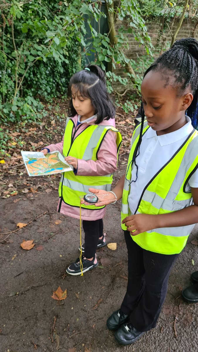 RachelOnyeanusi's tweet photo. 5W had an amazing time using maps and orienteering! #Year5 https://t.co/jcCrFCmS9W