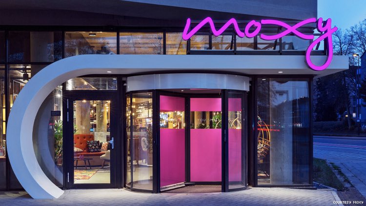 RCityscope's tweet photo. #FirstInAlabama #MoxyHotel #DowntownHsv #RocketCityScope 

Alabama’s first Moxy Hotels is coming to Downtown Huntsville!

The boutique hotel will include a 15,000 square foot food hall on the first floor and have 100 rooms. *The hotel rendering provided is only for example* https://t.co/dPPNbpUwG0