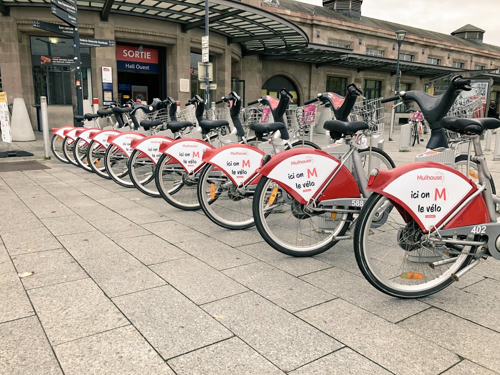 1antho1's tweet photo. Quand on aime le vélo, on le dit, on l'affiche ! @mulhouse
 #vélocité @JCDecaux_France https://t.co/RoyY8PH6GT