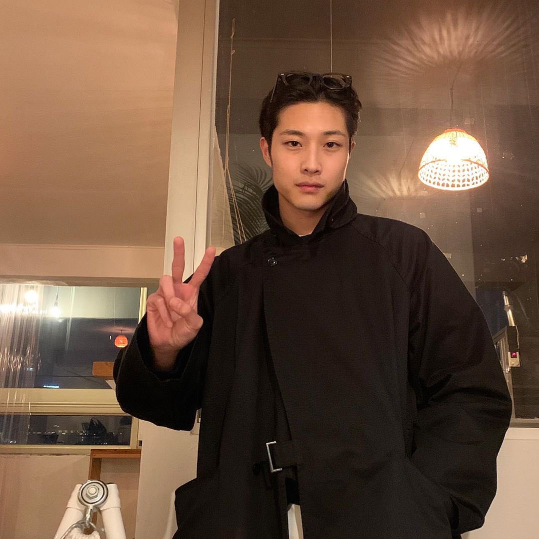 eezngwon's tweet photo. 블랙이 찰떡인 남자 이종원 https://t.co/c2mVrFOMd1