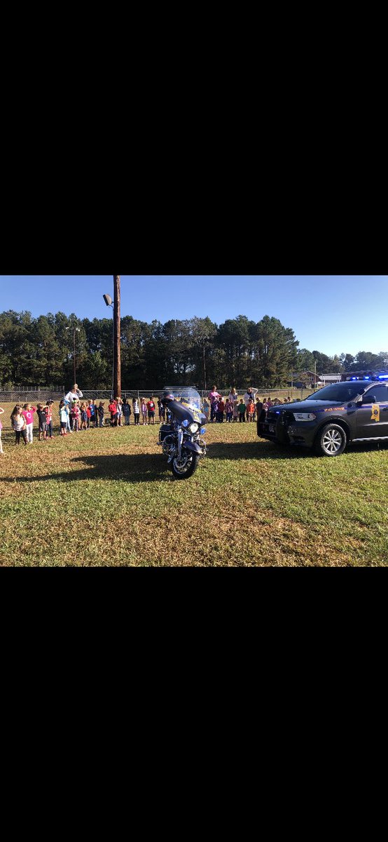 MHPTroopJ's tweet photo. MHP Troop J A special thanks to the Greene County School District (Sandhill Elementary) for allowing us to visit with children, and discuss the importance of seatbelt use! #thinksmartdrivesmart #ClickItOrTicket https://t.co/k03sU7hfTh