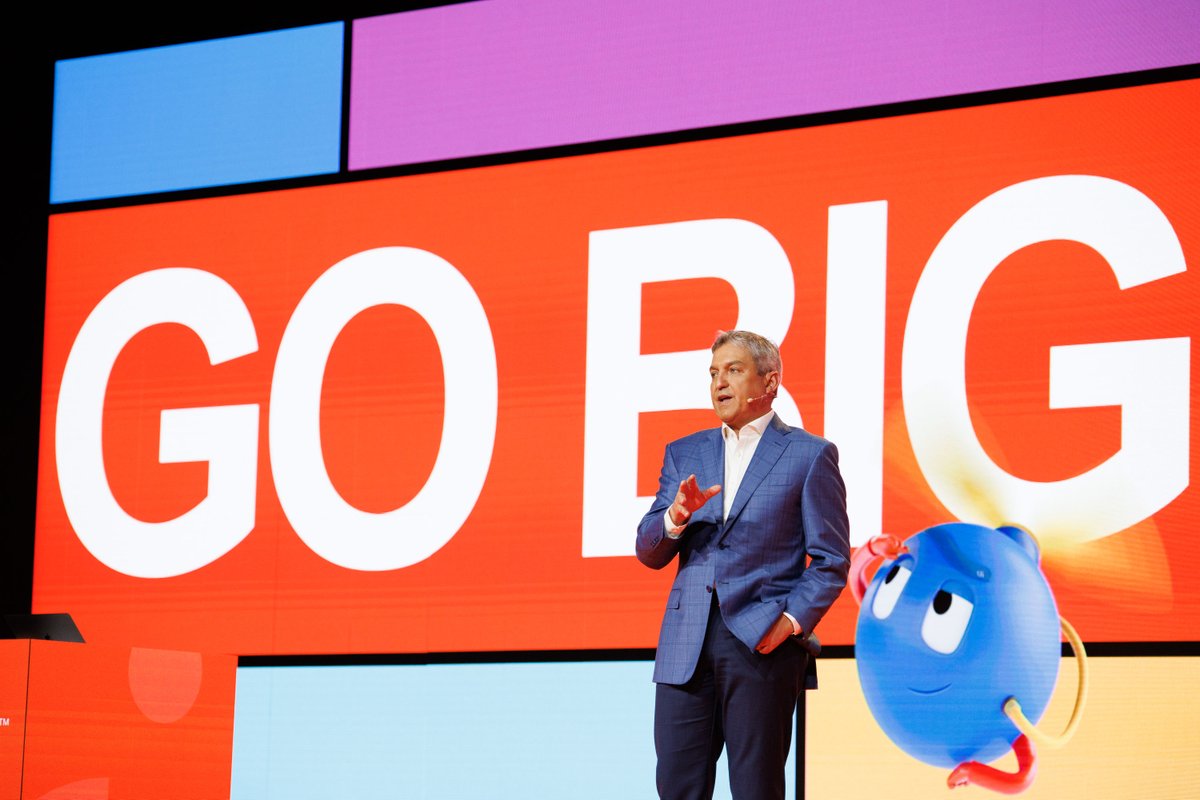 “If you go big with #automation, if you embrace it as the way you operate, the way you innovate, automation will go big with you.” Catch up on <a href="/RobertEnslin/">Robert Enslin</a>’s advice for driving automation outcomes &amp; more highlights from his #UiPathFORWARD 5 keynote - spr.ly/6010MiLeM.