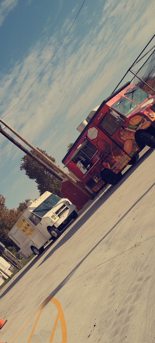 sosocial_worker's tweet photo. Food Truck Friday ππ
Let's do this! #ALLIN #REBELS #scjshs https://t.co/jKPPnRCmzC